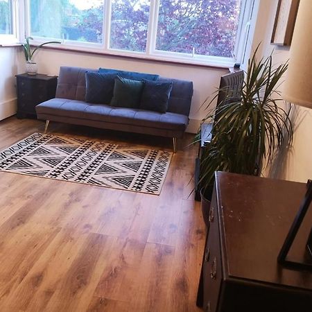 2 Bed Flat, Bounds Green, Piccadilly Line, London N11 Exteriör bild