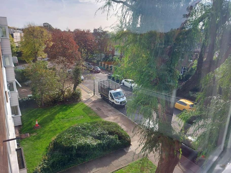 2 Bed Flat, Bounds Green, Piccadilly Line, London N11 Exteriör bild