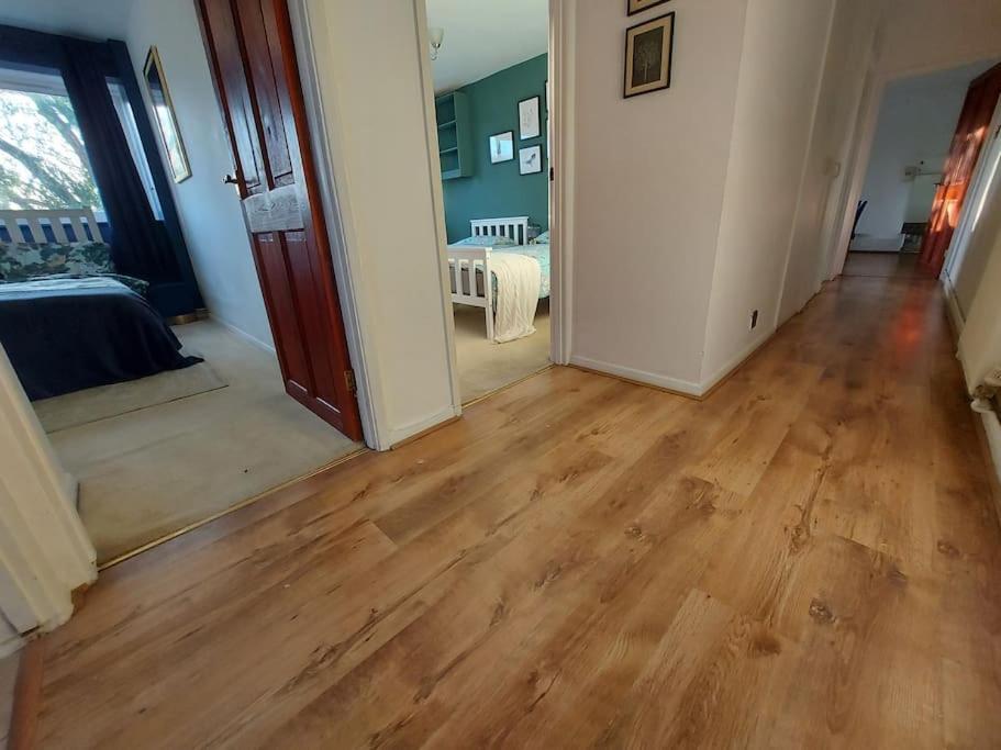 2 Bed Flat, Bounds Green, Piccadilly Line, London N11 Exteriör bild