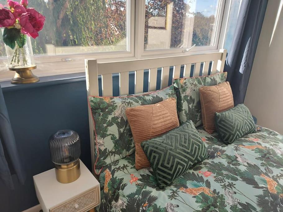 2 Bed Flat, Bounds Green, Piccadilly Line, London N11 Exteriör bild