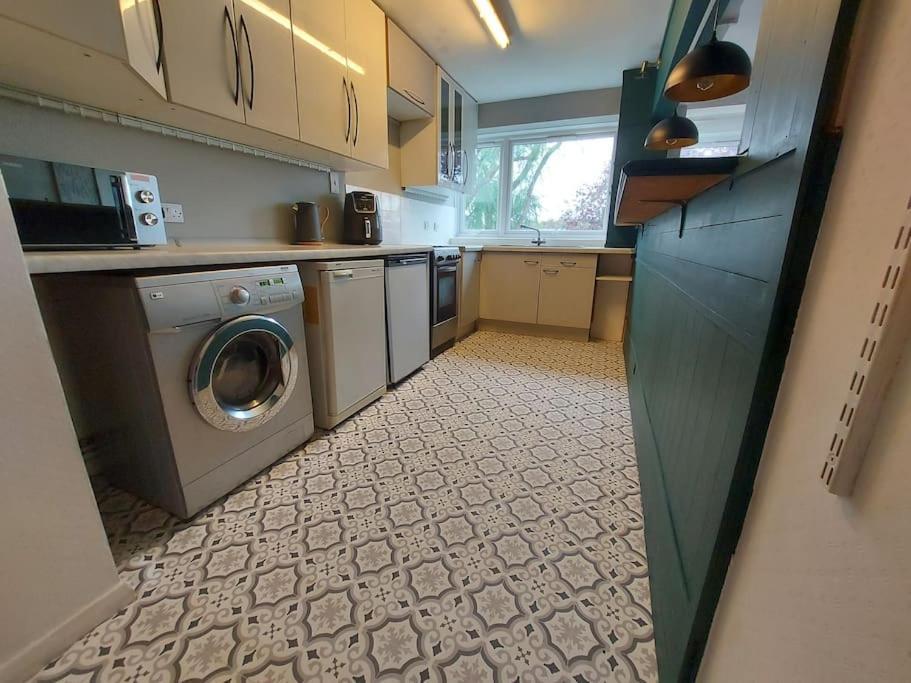 2 Bed Flat, Bounds Green, Piccadilly Line, London N11 Exteriör bild