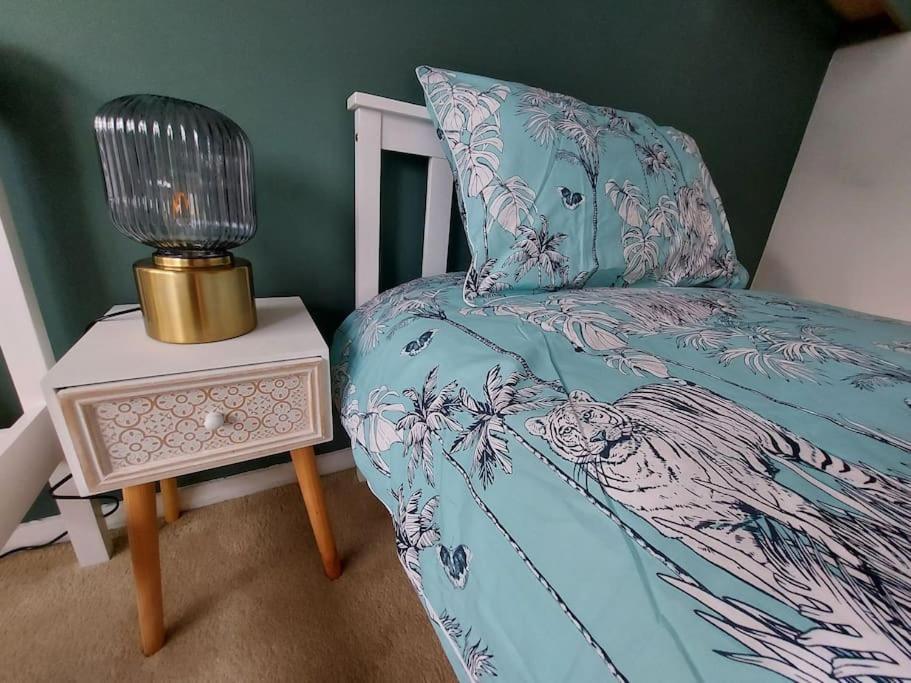 2 Bed Flat, Bounds Green, Piccadilly Line, London N11 Exteriör bild